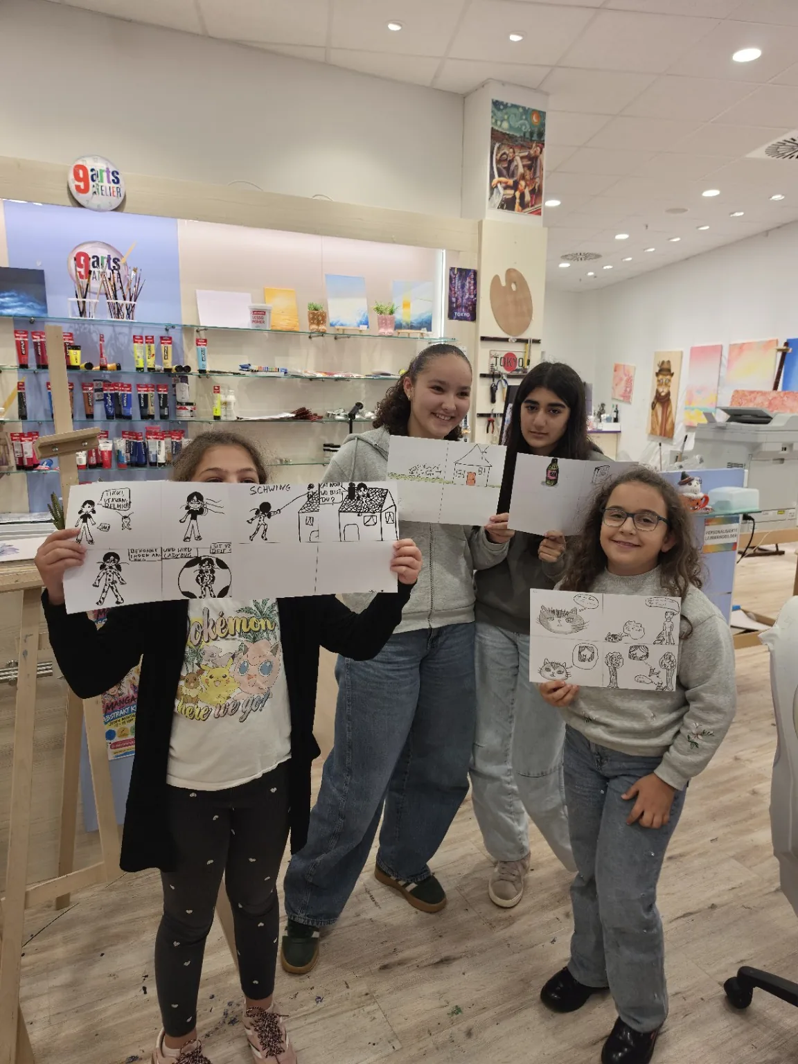 Vier junge Künstlerinnen präsentieren ihre selbst gezeichneten Comicgeschichten im 9 ARTS Atelier in Velbert.